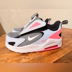 Nike Air Max Bolt Toddler shoes in a black and grey colorway. new US 8C unisex